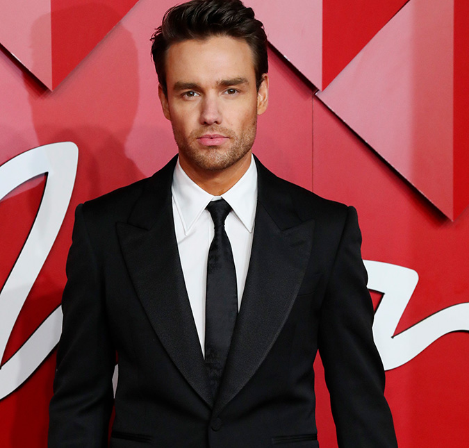 Liam Payne faz homenagem à Rainha Elizabeth II e gasta 50 horas pintando quadro