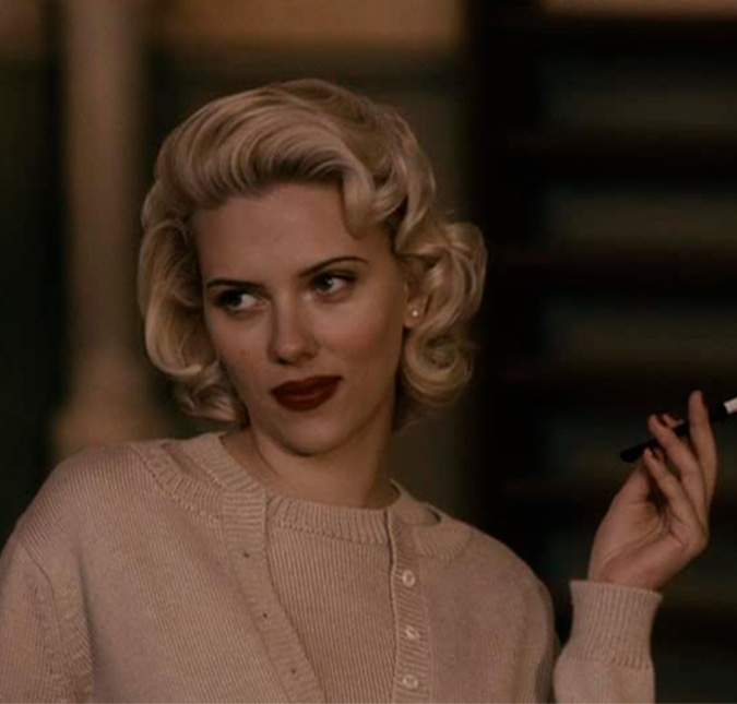 Scarlett Johansson revela que foi persuadida a aceitar papéis sensuais no início da carreira: <i>Eu era meio ingênua</i>