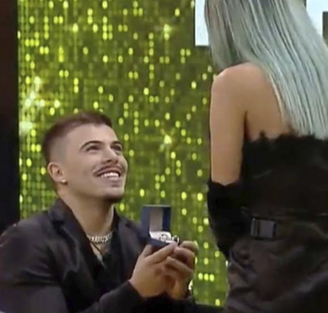 Thomaz Costa pede Tati Zaqui em namoro na última festa de <i>A Fazenda 14</i>; veja!