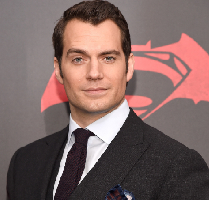 Henry Cavill anuncia que não será mais o Superman nos cinemas: <i>Minha vez de usar a capa já passou</i>