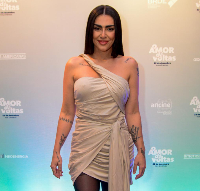 Cleo chega arrasando na pré-estreia de novo filme <i>O Amor dá Voltas</i>; Veja as celebridades que marcaram presença