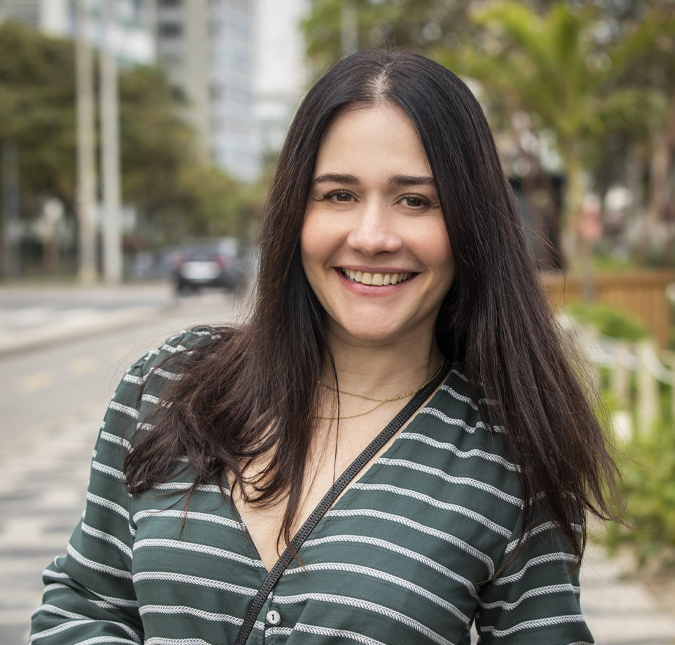 Alessandra Negrini compartilha vídeo ao lado do filho, Antônio, e chama atenção: <i>Sua versão masculina</i>