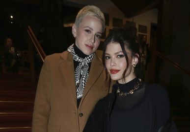 Vitória Strada pede Marcella Rica em casamento novamente durante amigo secreto