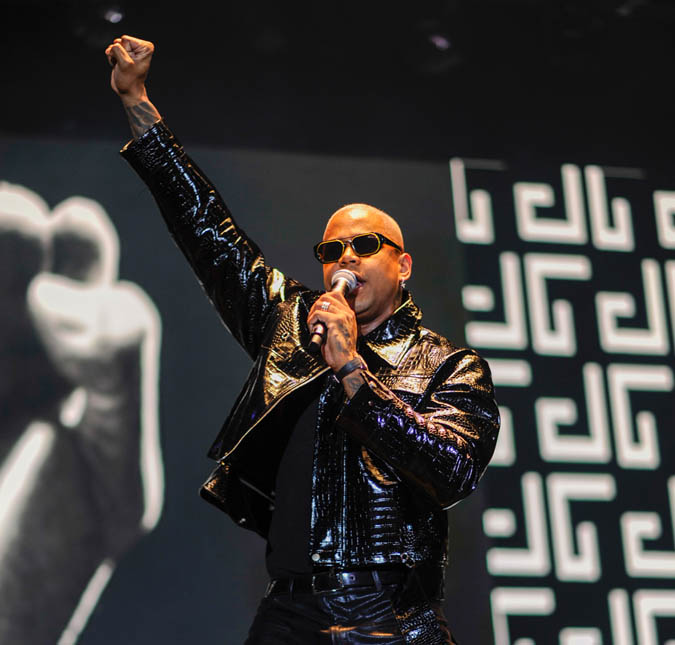 Léo Santana faz homenagem para Marília Mendonça e se emociona no último <i>Garota Vip</i> do ano; confira como foi o evento
