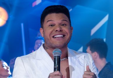 Tierry é estrela da confraternização da <i>Record TV, Família Record</i>