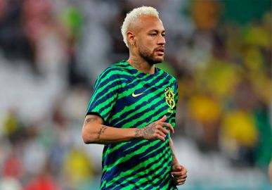 Neymar Jr. estaria aguardando seu <i>quadriplex</i> de 20 milhões de reais ser entregue, diz jornal