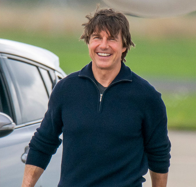 Dispensando dublê, Tom Cruise salta de moto de penhasco; assista