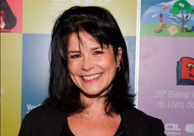 Após críticas, Samara Felippo faz desabafo: <i>Quem vem me julgar realmente não me lê e não alcança meu discurso</i>