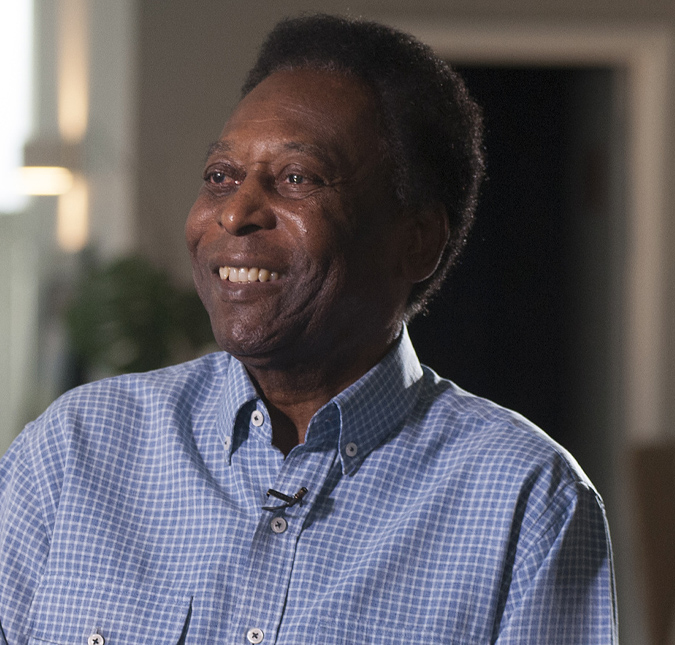 Filho de Pelé explica porque não está no hospital com o pai e agradece orações: <i>Com certeza está sendo canalizado tudo para ele</i>
