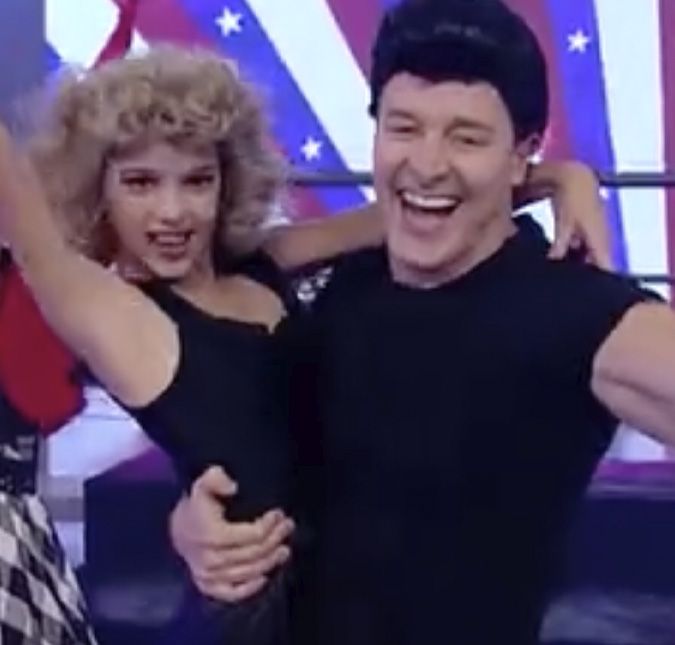 Dupla interpretou a música tema de Grease durante o quadro Dança, Gatinho