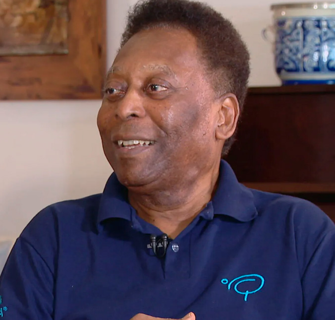 Filha de Pelé agradece carinho do público enquanto Rei do Futebol segue internado