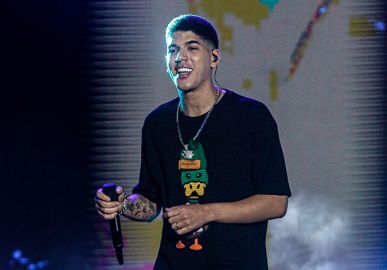 Zé Vaqueiro cancela <i>shows</i> após avião em que estava sofrer pane