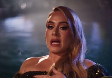 Adele lucra cerca de 72 milhões de reais após hiato de cinco anos, diz site