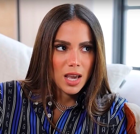 Anitta passa perrengue em jatinho e entra em pânico: <I>Reza, reza!</i>