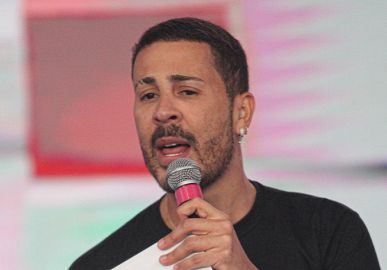 Revoltado, Carlinhos Maia afirma que precisa esfregar caridades na cara dos seguidores