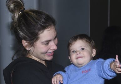 Primogênita de Virginia Fonseca, Maria Alice posa com estilo e surpreende fãs: - <i>Crescendo muito rápido</i>