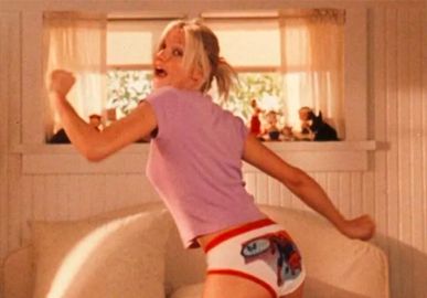 Cameron Diaz admite que faz exercícios ouvindo a trilha sonora de <I>Frozen</i> e dispara: <I>Fique pelado e dance</i>