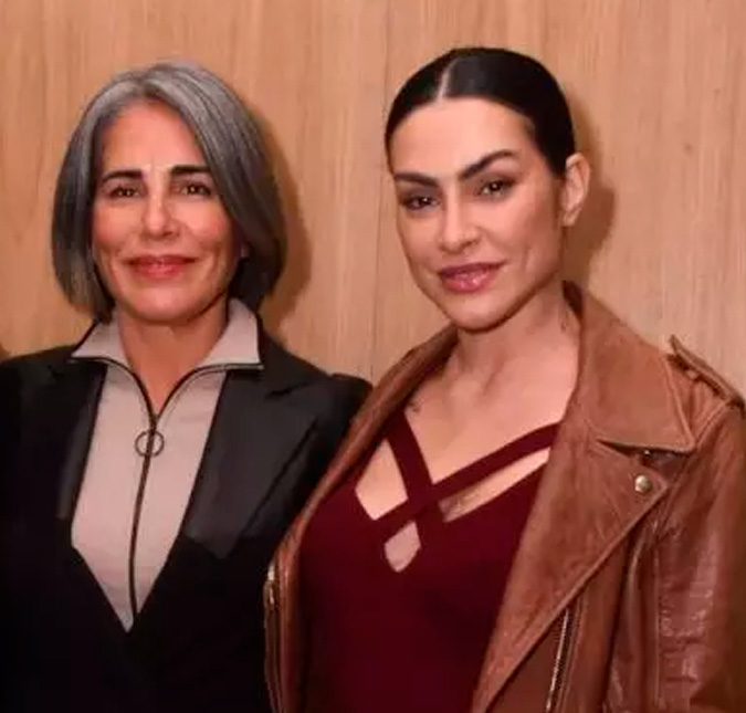 Cleo e Gloria Pires impressionam ao recriarem mesma pose de biquíni: <I>Tal mãe, tal filha</i>