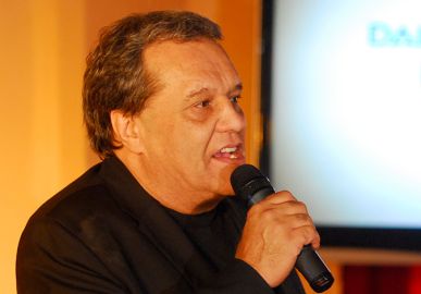 Dennis Carvalho está internado em estado grave no Rio de Janeiro, revela jornal