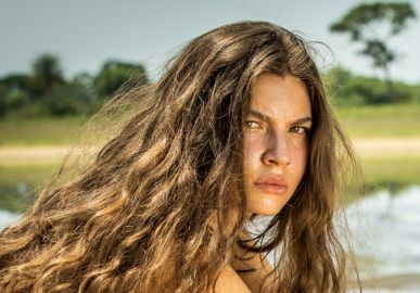 Emocionada, Alanis Guillen agradece o amor do público por Juma em <i>Pantanal: Feliz e abraçada</i>