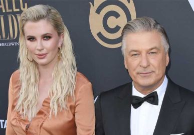 A família vai aumentar! Filha do ator Alec Baldwin anuncia que está grávida do primeiro filho