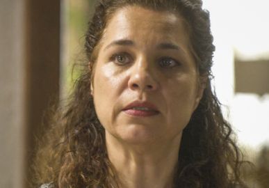 Após não ser reconhecida por repórter da <i>Globo</i>, Isabel Teixeira comenta polêmica: <I>Descompassados</i>