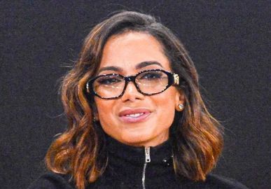 Após boatos sobre <i>affair</i>, Anitta aparece dançando na neve, veja
