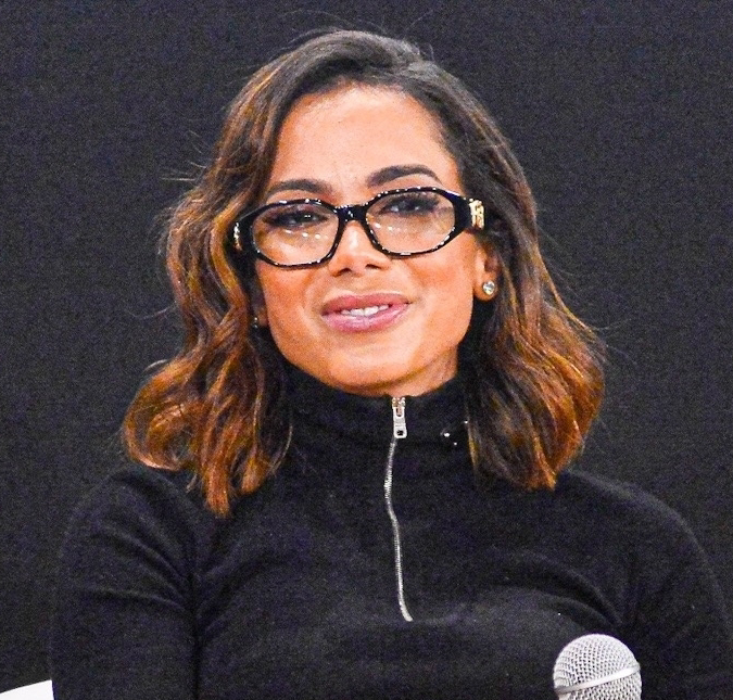 Após boatos sobre <i>affair</i>, Anitta aparece dançando na neve, veja