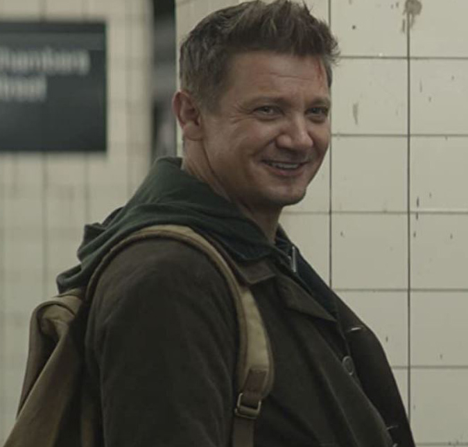 Prefeita revela que Jeremy Renner estava ajudando carro atolado na neve no momento do acidente