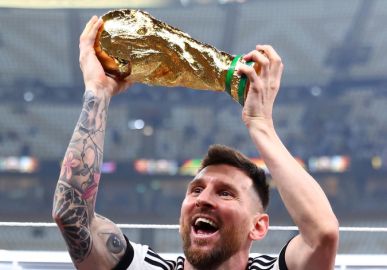 Lionel Messi retoma atividades no Paris Saint-Germain e agradece recepção calorosa dos amigos de equipe