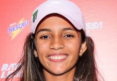 Rayssa Leal comemora 15 anos de idade e recebe mensagem de vários famosos
