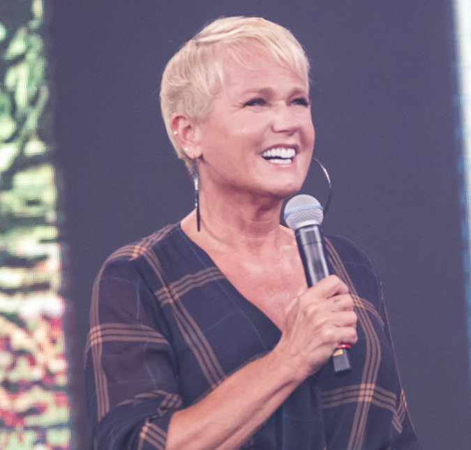 Xuxa Meneghel aparece em fotos raras dos bastidores de um de seus programas, veja!