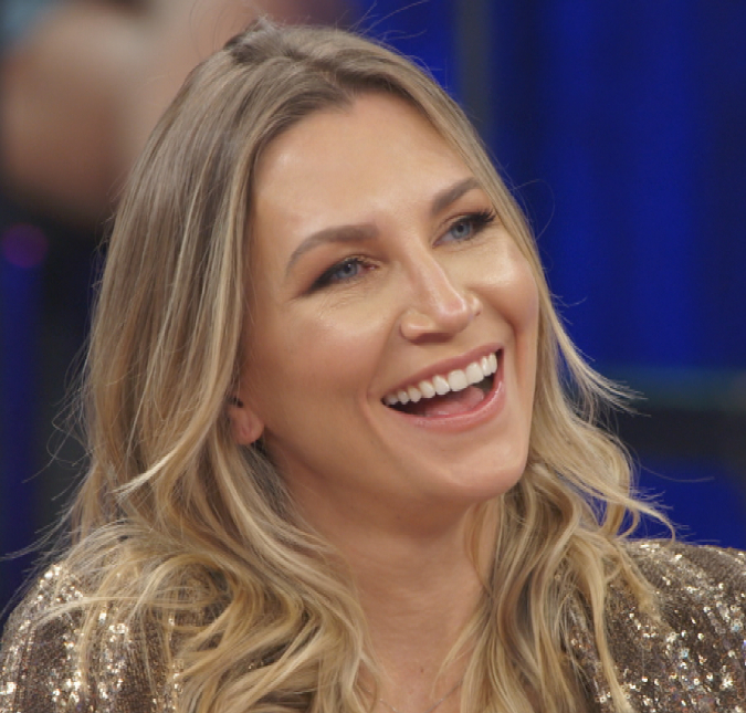 Anne Lottermann se emociona nos bastidores do <i>Faustão na Band</i> após homenagem