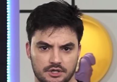 Felipe Neto fala sobre a fisioterapia que está tendo que realizar no bíceps