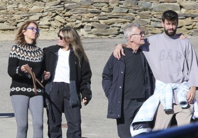 Gerard Piqué passa final de ano ao lado dos pais e da nova namorada, Clara Chía