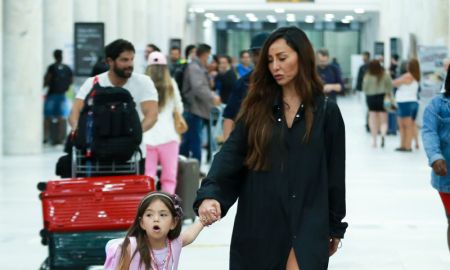 Zoe usa <i>look</i> fashionista ao desembarcar com Sabrina Sato e Duda Nagle no Rio de Janeiro; veja os cliques!