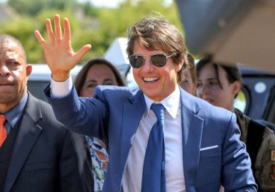 Para divulgar novo filme do <I>Missão Impossível</i>, Tom Cruise aparece em vídeo pulando de um helicóptero