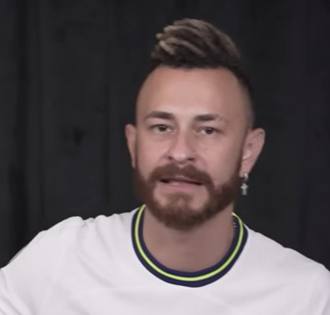 Fred explica motivo do seu sumiço nas redes sociais: <i>Fui pintar meu cabelo de novo e caiu</i>