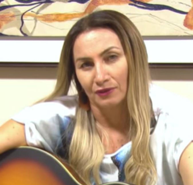 Rita de Cássia, cantora e compositora de forró, morreu aos 49 anos de idade, no dia 3 de janeiro. A causa da morte da artista foi um quadro de fibrose pulmonar. A notícia foi dada pelo empresário de Rita, Fernando Ivo. Rita de Cássia, cantora e compositora de forró, morreu aos 49 anos de idade, no dia 3 de janeiro. A causa da morte da artista foi um quadro de fibrose pulmonar. A notícia foi dada pelo empresário de Rita, Fernando Ivo.