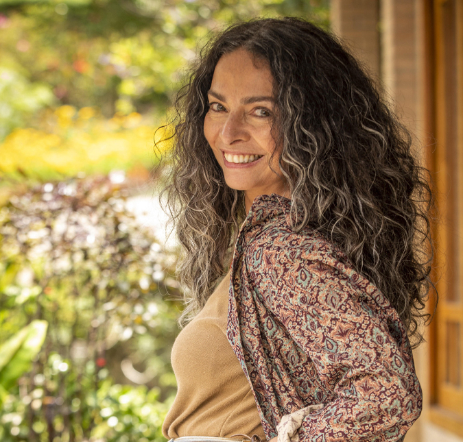 Claudia Ohana celebra alta da filha após quatro dias internada: <i>Mãe feliz e aliviada</i>