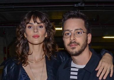 Mônica Benini mostra lindo momento com a caçula, Lara: <i>Ela me abraça apertado enquanto mama</i>
