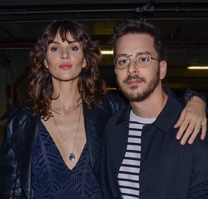 Mônica Benini mostra lindo momento com a caçula, Lara: <i>Ela me abraça apertado enquanto mama</i>