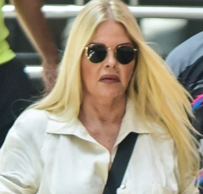 Monique Evans se revolta após sua filha ser acusada de dar o golpe da barriga: <i>Ganha muito bem e não precisa de ninguém</i>