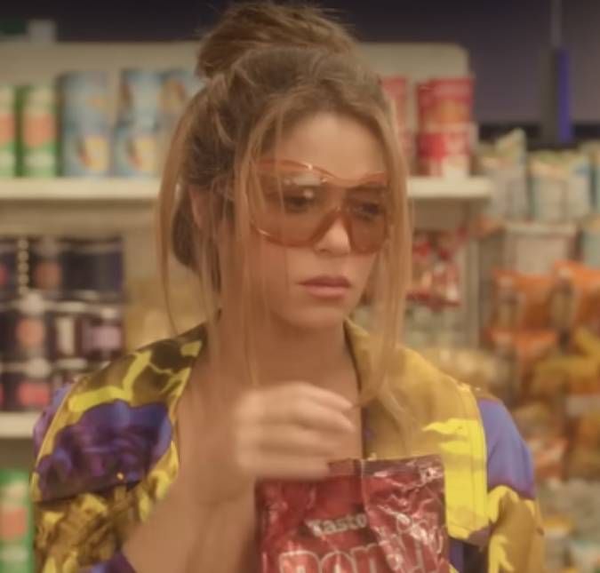 Ainda sobre a polêmica canção Bzrp Music Sessions 53, segundo um dos compositores, Shakira pretendia pegar ainda mais pesado com Gerard. Durante entrevista para o site Soy 502, Keityn revelou que, na primeira versão, a cantora falou sobre um suposto problema sexual do ex-marido, e possíveis infecções sexualmente transmissíveis, também conhecidas como ISTs, pelas quais ele teria passado. Ainda sobre a polêmica canção Bzrp Music Sessions 53, segundo um dos compositores, Shakira pretendia pegar ainda mais pesado com Gerard. Durante entrevista para o site Soy 502, Keityn revelou que, na primeira versão, a cantora falou sobre um suposto problema sexual do ex-marido, e possíveis infecções sexualmente transmissíveis, também conhecidas como ISTs, pelas quais ele teria passado.