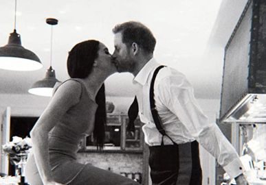 Rei Charles III teria proibido Príncipe Harry de levar Meghan Markle para se despedir de Rainha Elizabeth II