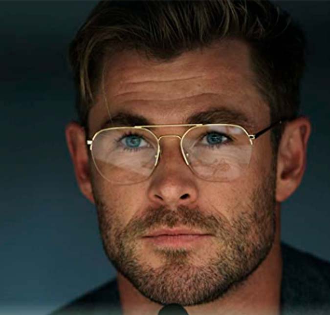 O ator Chris Hemsworth está se esforçando para parecer um deus