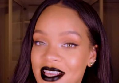 Sem maquiagem, Rihanna exibe beleza natural e deixa fãs ansiosos ao citar o <i>Super Bowl</i>