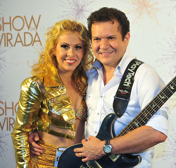 Ximbinha surge agarradinho em mulher apontada como pivô do término com Joelma