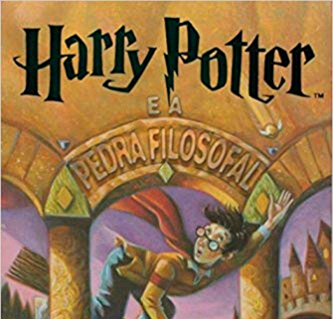 Aqui a história já é outra. Harry Potter é um dos livros de ficção mais vendidos do mundo e é digno de todo o sucesso, mas o problema chega quando falamos da autora. JK Rowling sempre causa polêmicas quando decide opinar na internet. Dentre as que viraram mais problemáticas, vale o destaque às diversas frases transfóbicas. Conheço e amo pessoas trans, mas apagar o conceito de sexo remove a habilidade de muitos discutirem suas vidas de forma significativa. Não é ódio dizer a verdade, disse a autora em seu Twitter, o que gerou revolta nos leitores. Aqui a história já é outra. Harry Potter é um dos livros de ficção mais vendidos do mundo e é digno de todo o sucesso, mas o problema chega quando falamos da autora. JK Rowling sempre causa polêmicas quando decide opinar na internet. Dentre as que viraram mais problemáticas, vale o destaque às diversas frases transfóbicas. Conheço e amo pessoas trans, mas apagar o conceito de sexo remove a habilidade de muitos discutirem suas vidas de forma significativa. Não é ódio dizer a verdade, disse a autora em seu Twitter, o que gerou revolta nos leitores.