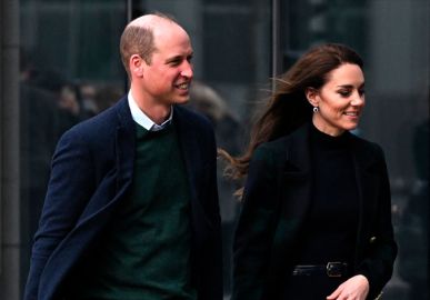 Príncipe William e Kate Middleton surgem sorridentes em primeira aparição pública após lançamento do livro de Príncipe Harry